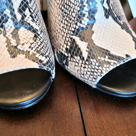 Banana Republic Averie Snakeskin Booties, 7M - Picture 9 of 14